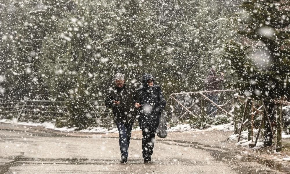 Σε χειμερινό «κλοιό» η χώρα! Αύριο στα «λευκά» η Αττική-Χαμηλές θερμοκρασίες και κρύο